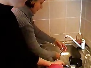 pijpbeurt hardcore keuken- mamma kutje tiener