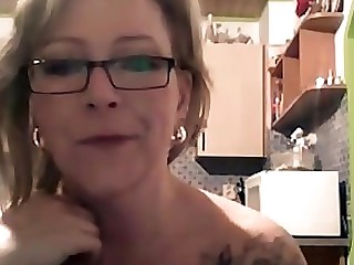 brunette volwassen milf werkelijk solo