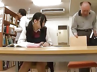 Blowjob Klassenzimmer Griff Geil Japanisch Schülerin Rock Upskirt